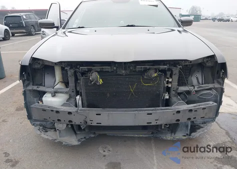 2013 Chrysler 300 Motown z USA, uszkodzony, nr VIN 2C3CCAAG2DH574921